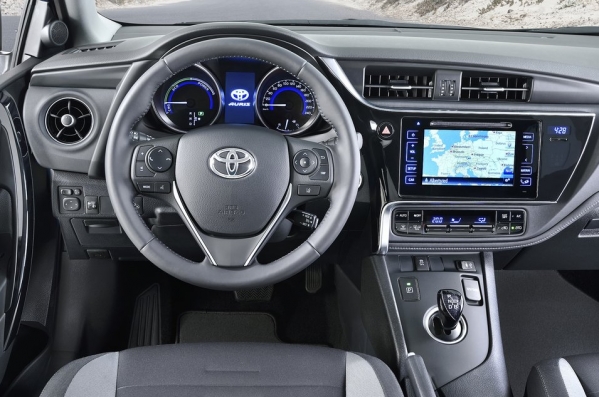 https://wcar.sets.lv/cars/Toyota/Auris Touring Sports/1471867277-Toyota-Auris-2016-1024-18.jpg